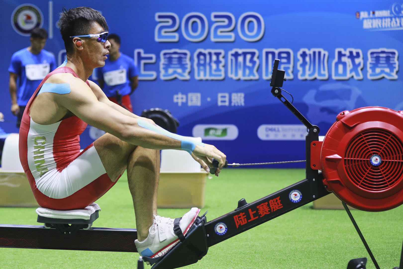 中国赛艇领军人物张亮在比赛中。主办方供图 陆上赛艇极限挑战赛捷报频传 张亮黄开凤双破世