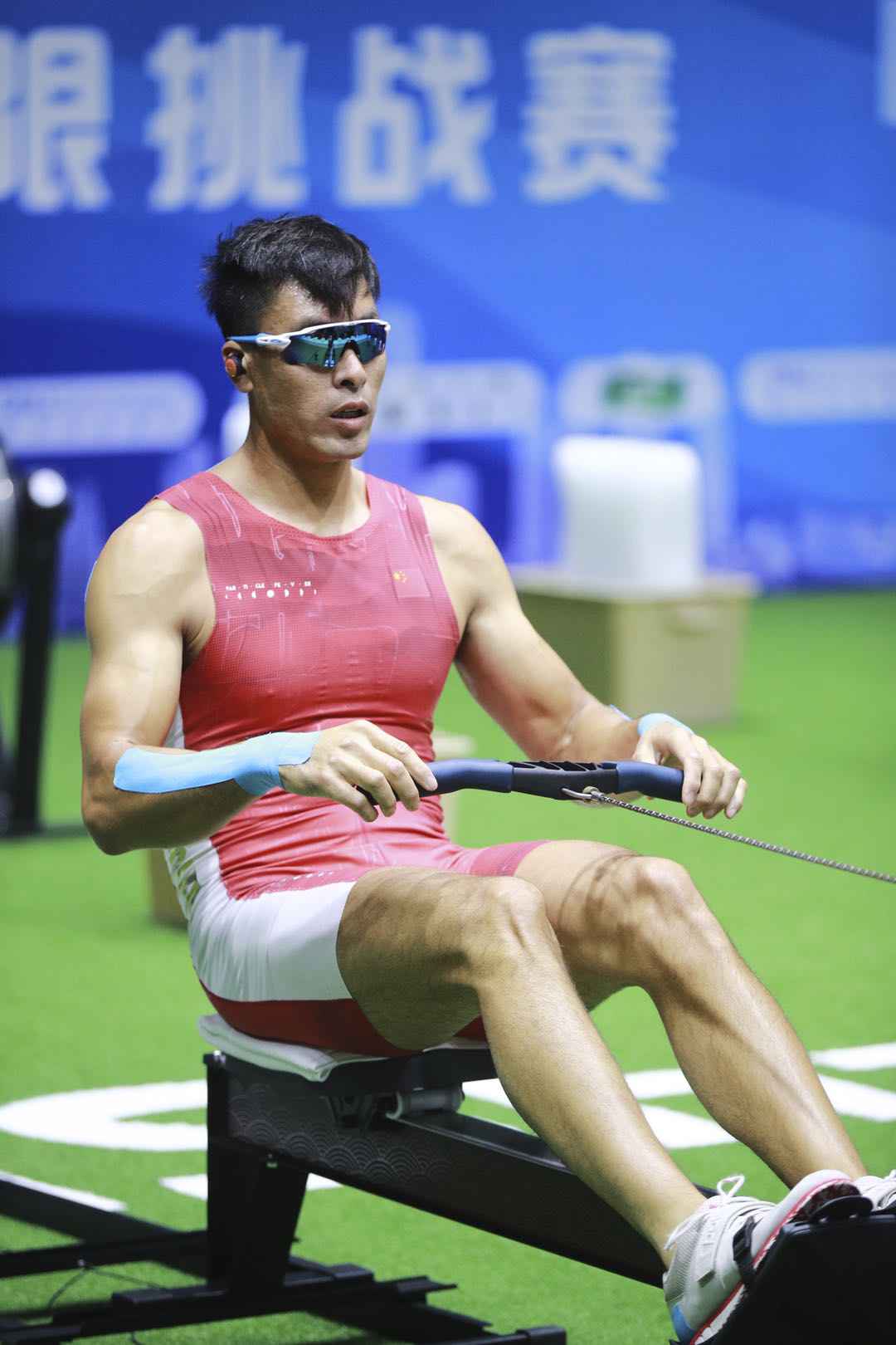 张亮在比赛中。主办方供图 陆上赛艇极限挑战赛捷报频传 张亮黄开凤双破世