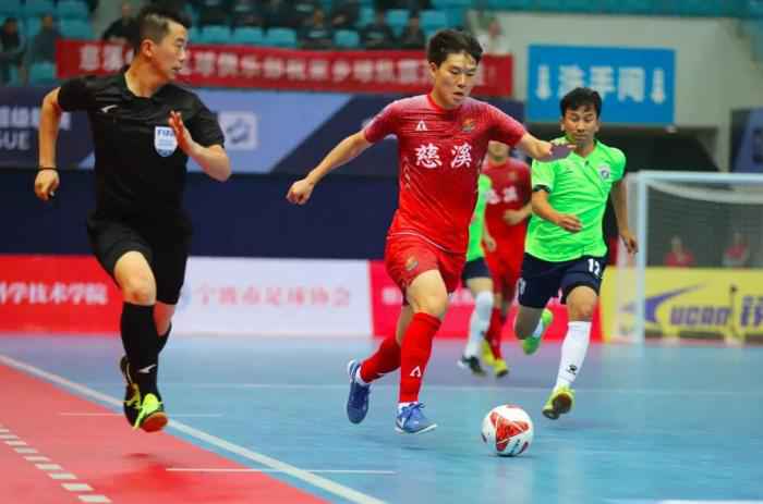 张文在比赛中。受访者供图 31岁前国脚之死:他在绿茵场上,失去了人生下半