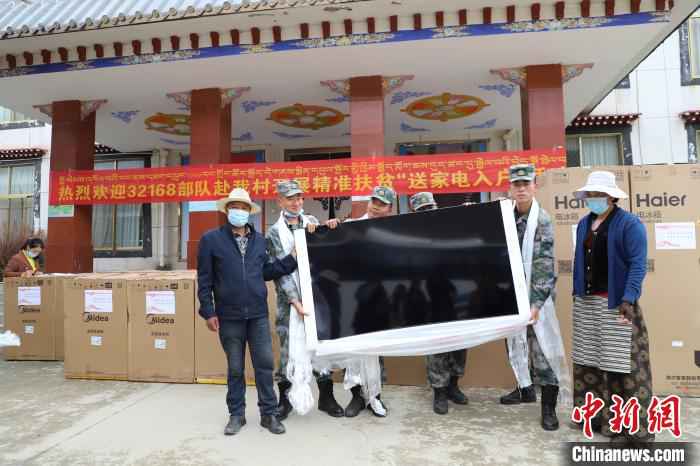 西藏军区某工化旅持续赴拉萨乡村送帮扶