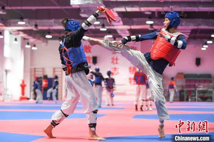 中国跆拳道队从5月9日正式开始在太原训练。 武俊杰 摄 中国跆拳道队已获5张东京奥运会入场券