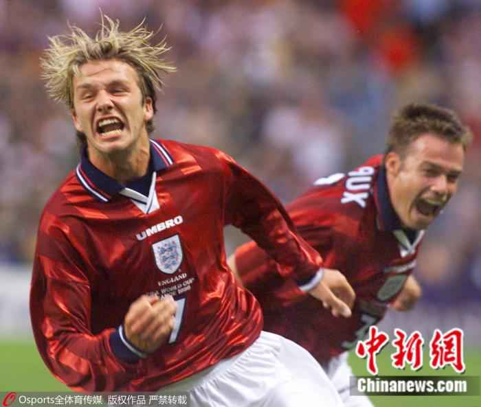 资料图:那时的贝克汉姆正值青春年少。图片来源:Osports全体育图片社 体坛留声机丨22年前那场比赛,把他逼上救赎之路