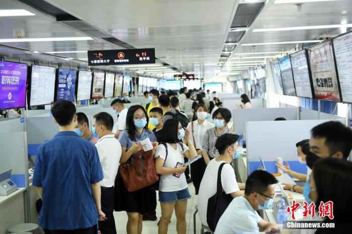 疫情撞上毕业季 “保就业”下半年如何布局？