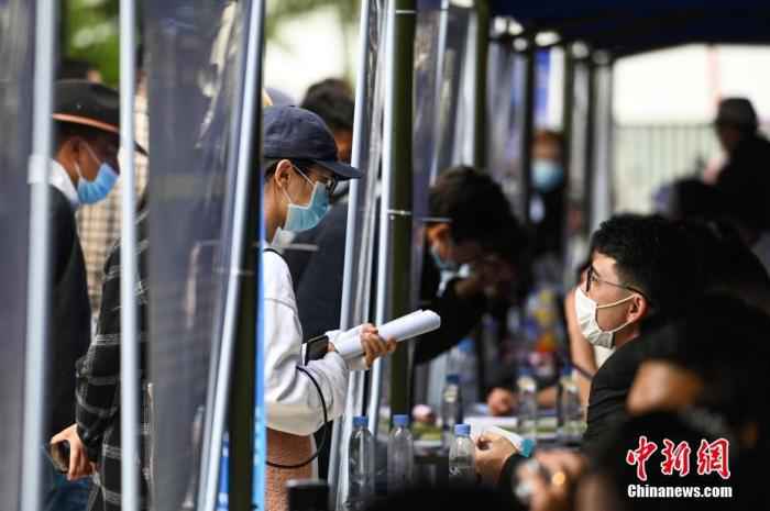 疫情撞上毕业季 “保就业”下半年如何布局？