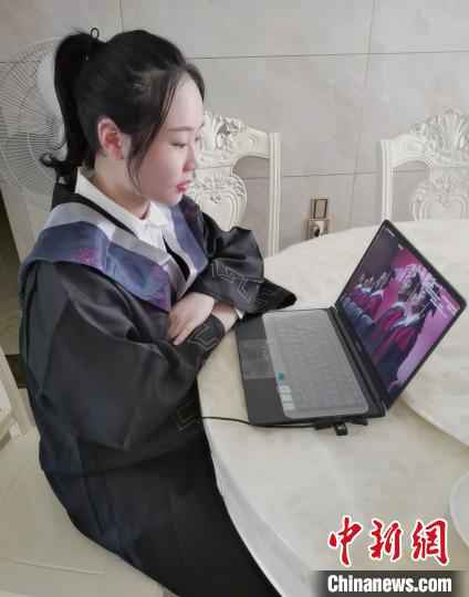 特殊的毕业典礼：相聚“云端” “仪式感”满满