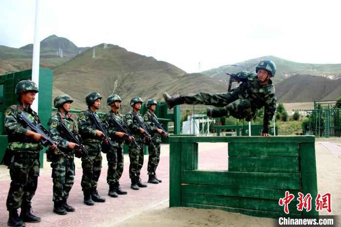 驻藏武警机动某部紧贴实战砺精兵