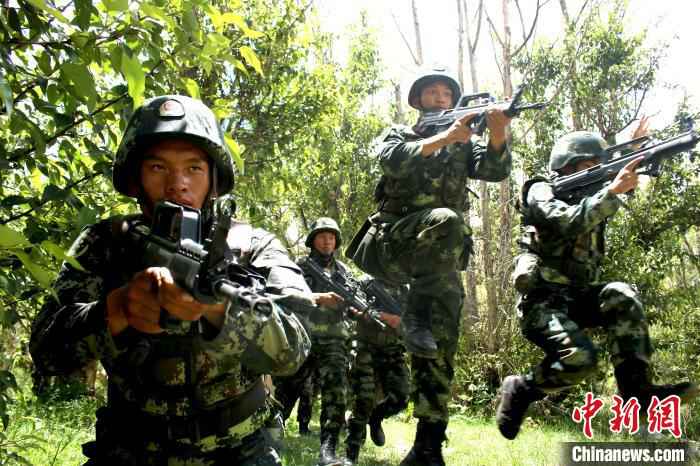 驻藏武警机动某部紧贴实战砺精兵