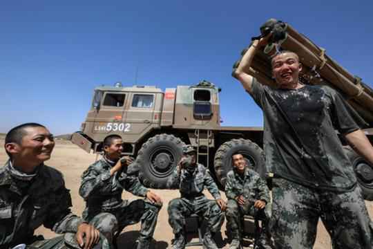 戈壁大漠刮起“钢铁风暴”