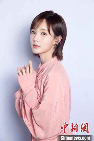 李一桐谈与陈建斌演“忘年恋”：无压力 碰撞出