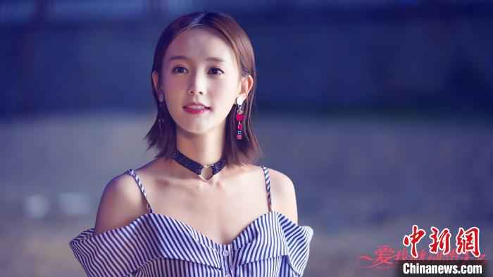 李一桐谈与陈建斌演“忘年恋”：无压力 碰撞出