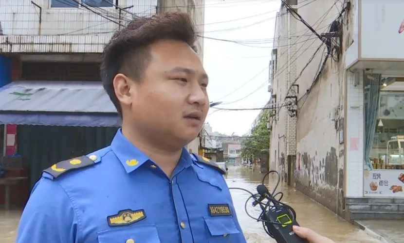 退役军人游泳背女孩赶考，这些身影让人感动！