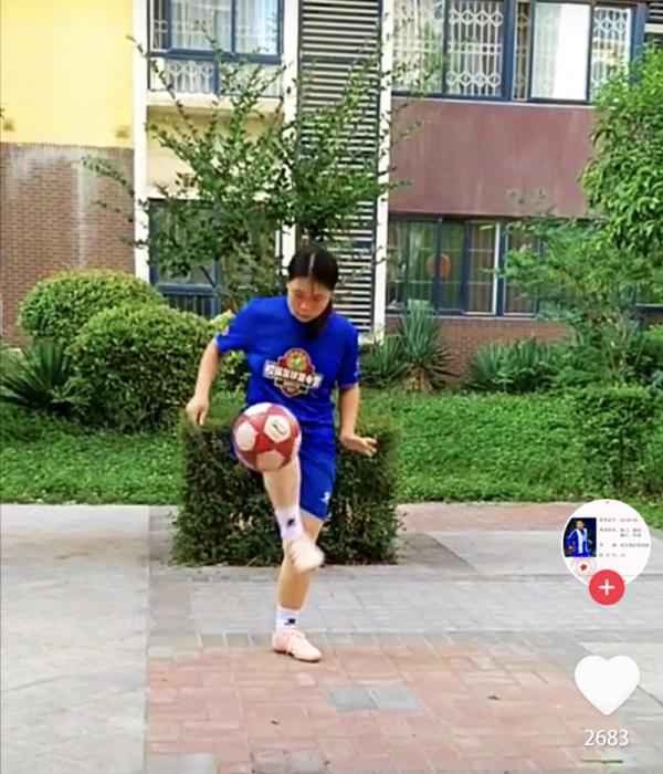 选手在比赛中。赛事组委会供图 全国云端花式足球大赛落幕 200多名好手参与角逐