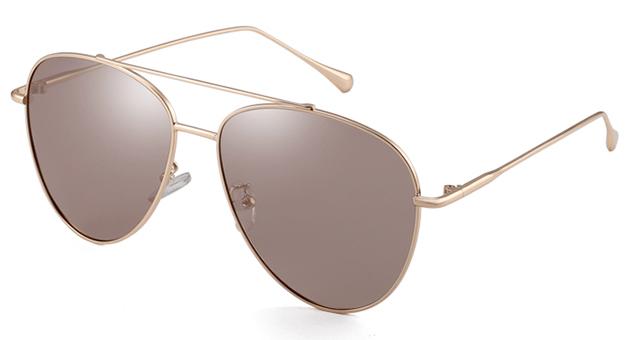 中国代工厂的尴尬：100块的墨镜，贴上logo，售价