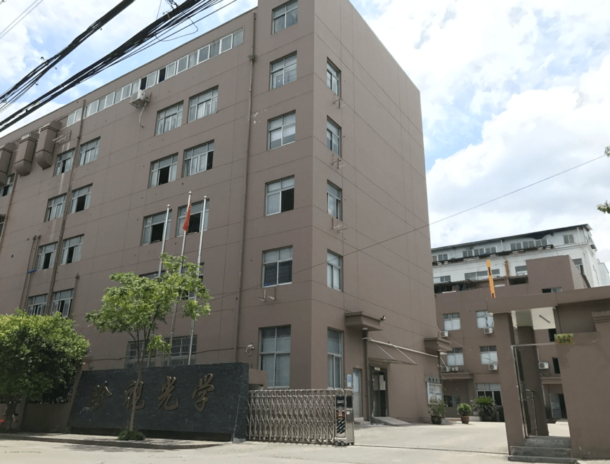 中国代工厂的尴尬:100块的墨镜,贴上logo,售价