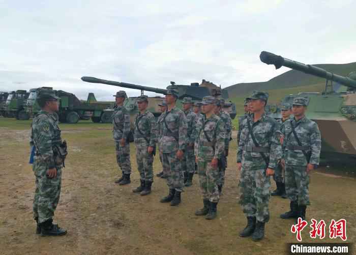 图为西藏军区某旅炮兵营参训官兵。　牛思佳 摄
