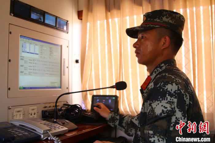 图为张辉参加日常训练。 李俊杰 摄 探访武警广西总队通信兵:喊哪儿哪儿应 随联随