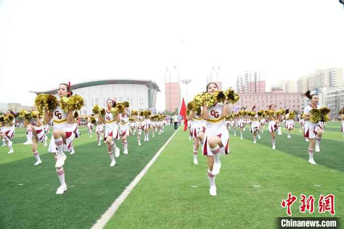 16日,宝鸡市全民健身运动会开幕式暨千阳县美丽乡村畅游季启动仪式在千阳县体育场举行。 陕西省体育局 摄 陕西宝鸡推进“体育+”融合发展 助力产业复工复