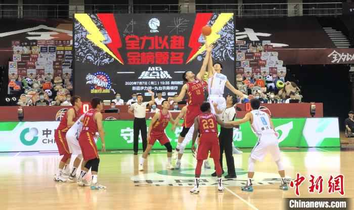 目前,20支球队齐聚青岛正为季后赛名额展开激烈角逐。 袁锦锦 摄 2020赛季CBA季后赛落户青岛 计划7月30日开打