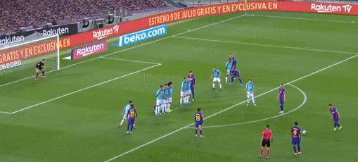 梅西任意球破门。 西甲:皇马10连胜夺队史第34冠 巴萨补时遭绝杀