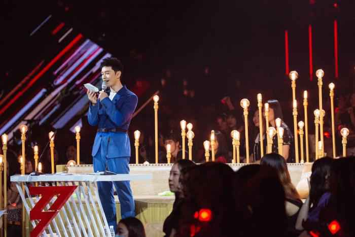 《乘风破浪的姐姐》加更节目 黄晓明探班被起哄