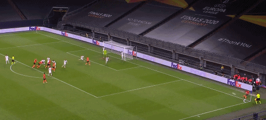 莫拉莱斯头球破门。 塞维利亚顿涅茨克矿工携手晋级 欧联杯四强出炉