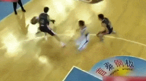 马布里与布鲁克斯碰撞。 “就这?”CBA总决赛首战,为何引马布里公开吐