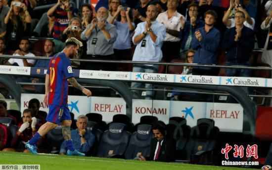 资料图:梅西。 2:8!欧冠耻辱夜过后,梅西在巴萨的日子快到头