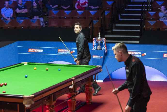 决赛现场图。 图片来源:Benjamin Mole/WST 斯诺克世锦赛决赛:奥沙利文10:7暂领先威尔逊