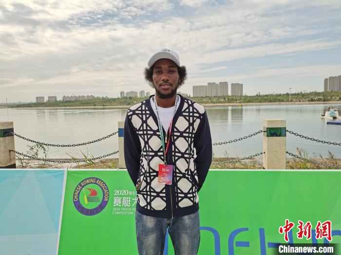 图为参赛的外籍留学生。 李爱平 摄 2020年中国赛艇大师系列赛在内蒙古开赛