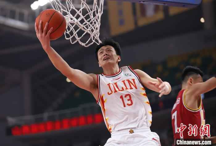 资料图:姜宇星在比赛中 武俊杰 摄 官方详解CBA球星试训三人篮球:力拼东京 非卸磨
