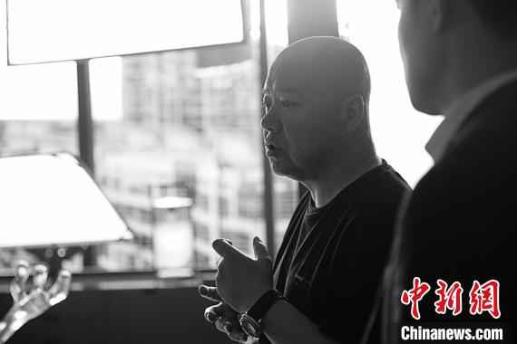 《三十而已》导演：它不是爽剧 不定义女性也不