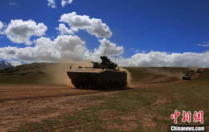 西藏军区某旅开展昼夜全装全要素拉动演练