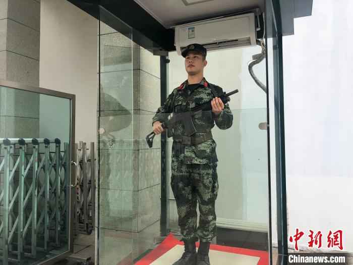 武警温州支队老兵最后军营时光：让迷彩色永留