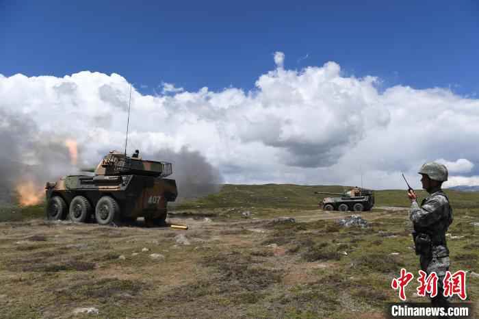 西藏军区边防某团组织实战化综合演练