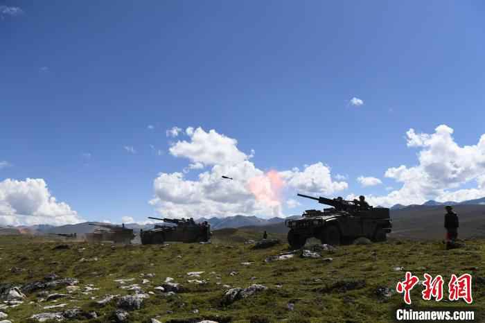 西藏军区边防某团组织实战化综合演练