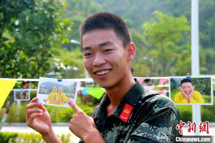 “回味军旅”照片展追忆退伍老兵那些年