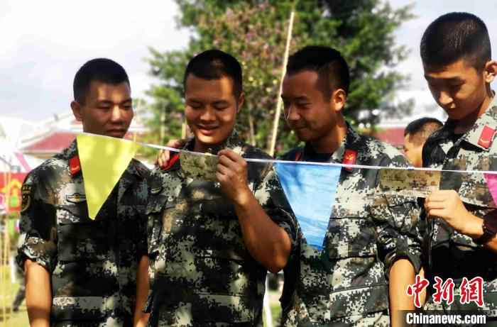 “回味军旅”照片展追忆退伍老兵那些年