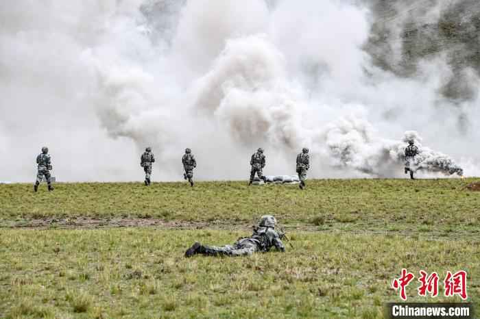 西藏里孜戍边模范连 “战天斗地”守护祖国安宁