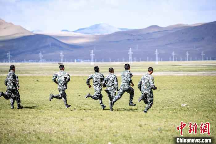 西藏里孜戍边模范连 “战天斗地”守护祖国安宁