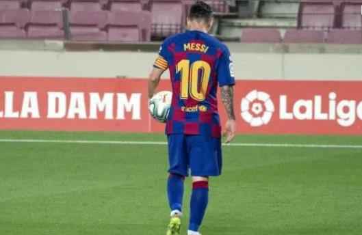 北京时间8月26日,据外媒爆料,梅西正式向巴萨提出离队声明。 梅西留队,但有多少爱可以重来?