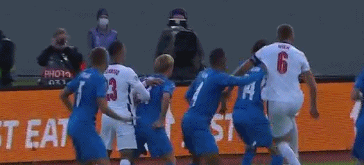 斯特林造点并主罚命中。 欧国联:英法迎小胜 葡萄牙碾压大胜克罗地亚