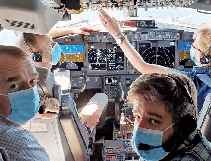 “穷”到要卖商用飞机总部，波音如何度过现金