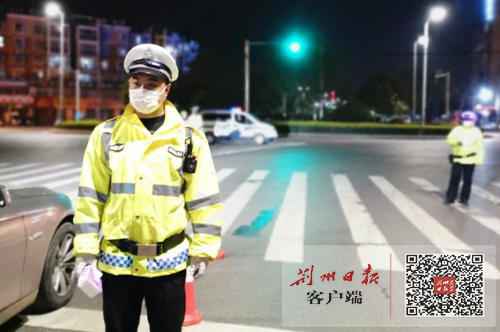 荆州交警14日晚查处酒驾55起 无牌无证驾驶15起