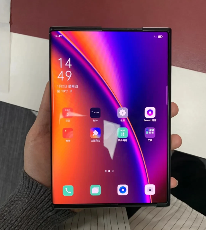 OPPO实力秀肌肉！近距离感受卷轴屏概念机，比折