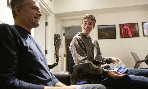 诺贝尔奖得主酷似戴安娜王妃，说父母是她事业