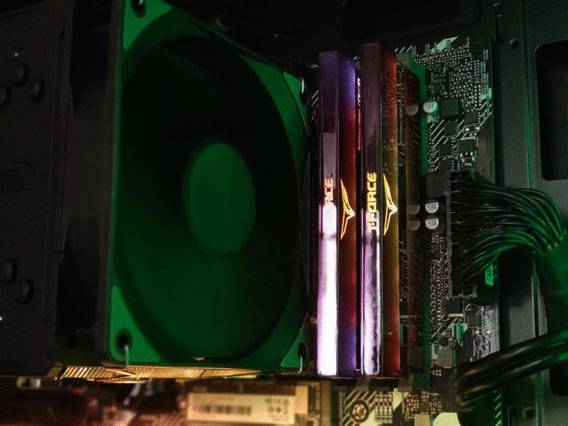 B460主板,搭配10700K+索泰RTX2070 PGF,能hold住吗?