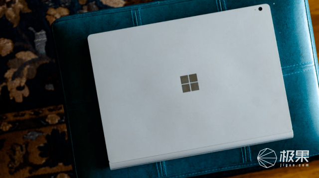 Intel惨遭“老铁”背叛!微软正自研ARM芯片,用于