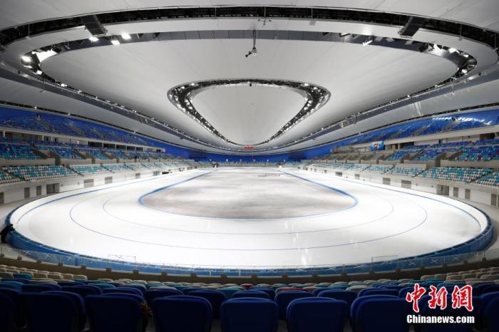 2021年1月28日，已完成制冰的国家速滑馆。北京2022年冬奥会标志性场馆——国家速滑馆近日完成速滑赛道的首次制冰，具备了迎接测试赛的条件。
/p中新社记者 富田 摄