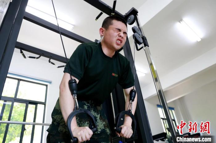 武警新兵下连“变形记”：“破茧成蝶”终有时