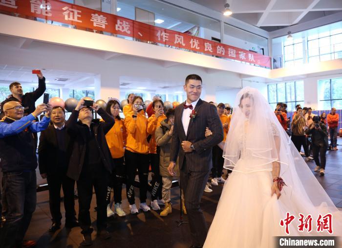 竞技场上的婚礼：亚运冠军留“浙”过年 备战奥